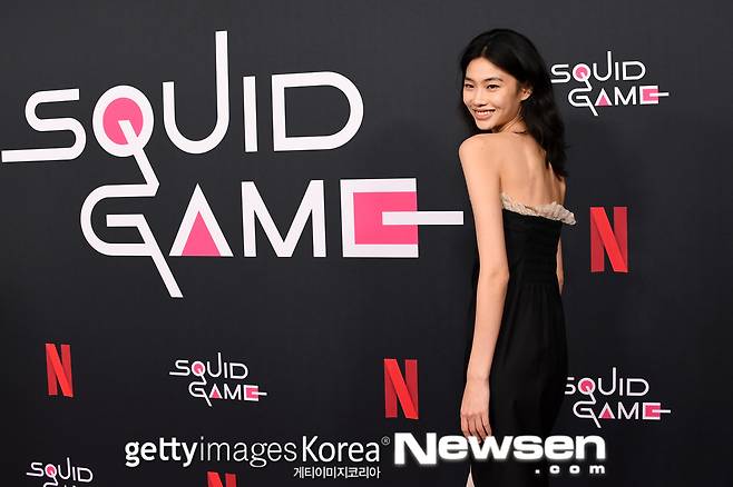 Model and Actor HoYeon Jung in the spotlight at Red CarpetHoYeon Jung attended the Netflix Cuttlefish Game event held on November 8 (local time) in United States of America Los Angeles.At the event, HoYeon Jung, as well as another leading role in the Cuttlefish Game, Actor Lee Jung-jae, Park Hae-soo and Hwang Dong-hyuk, were also present.HoYeon Jung has attracted attention by appearing as a dress fashion with beautiful shoulder lines and extraordinary body ratio.He showed off his top Model-down presence with a natural, colorful look and a commanding pose.HoYeon Jung performed a break-up performance at the Cuttlefish Game as a desperate settler dawn that needed a lot of money for his family.HoYeon Jung, who has been active in domestic and overseas fashion shows and advertising as a model, has successfully performed the Actor ceremony for the first time by challenging the acting of the drama through Cuttlefish Game.Since then, HoYeon Jung has continued to be popular with TVNs signature entertainment show You Quiz on the Block, as well as the United States of America NBCs talk show The Tonight Show Starring Jimmy Fallon.The Cuttlefish Game, released on September 17, deals with the process of participating in the questionable survival with a prize money of 45.6 billion won, risking their lives to become the last winner and participating in the extreme game.The popularity of Cuttlefish Game is very much World: Netflix won the top spot in 83 countries in service, creating a Cuttlefish Game craze.World Actor, singers also expressed their passion for Cuttlefish Game and actors through official SNS, and raised the topic.