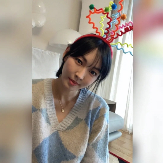 On the 9th, Kim So-yeon posted several photos on Instagram.In the photo, Kim So-yeon is smiling brightly in front of the cake.I can see her wearing a cute headband for her birthday. She still stands out.Kim So-yeon spent his 42nd birthday on the 2nd.Kim So-yeon is married to Actor Lee Sang-woo. She recently performed in the SBS Drama Penthouse.Photo: Kim So-yeon Instagram