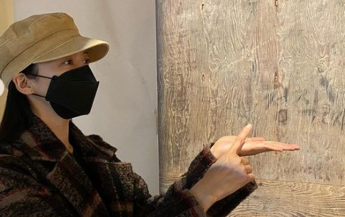 Yoon Se-ah showed off her sophisticated beauty.On the 10th, Yoon Se-ah posted several photos on his instagram with the phrase Yo-bin and cultural life ...hehe.In the open photo, Yoon Se-ah visited the museum and left a certified shot. The beautiful beauty that does not cover even with a bread hat and mask is impressive.On the other hand, Yoon Se-ah will appear in JTBCs new drama Snow Strengthening which will be broadcast in December.