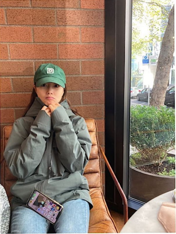 Actor Moon Chae-won has recently reported on his situation.Moon Chae Won posted two photos on his instagram on the 10th with an article called Good Morning.Moon Chae-won in the public photo is a picture of spending a leisurely time in a cafe.Meanwhile, Moon Chae-won appeared in the TVN Drama The Flower of Evil, which ended last September, and will meet fans with the movie We Grow.Photo: Moon Chae-won SNS