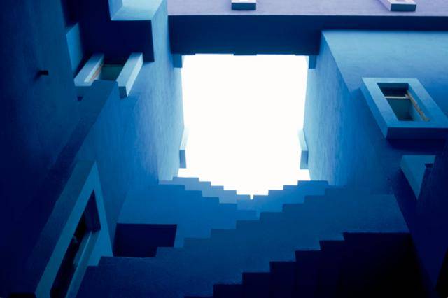 '라 무라야 로하'의 계단실은 드라마 '오징어 게임' 속 공간과 달리 하늘이 뻥 뚫려 있다. RBTA 홈페이지 캡처.