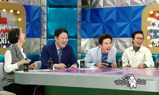 Actor Jang Hyuk has been the sequence of 77 Years of Dragons Sams Club, which includes Cha Tae-hyun, Kim Jong-kook and Hong Kyung-min in Radio Star (?)It is said that Cha Tae-hyun is the first place, which causes curiosity.In addition, Jang Hyuk will take his gaze to the dangerous moment when he was about to go to life and death due to water bomb while filming Underwater Environment Action Shin.MBC Radio Star, which is scheduled to be broadcasted at 10:30 pm on the 17th, is featured as Catch or Catch with Jang Hyuk, Yu Oh-seong, Kim Bok Joon, Li Jing and Yoon Hyeong-bin.Jang Hyuk is the sequence of the 77 Years of the Dragons Sams Club, an entertainment group of Kim Jong-kook, Cha Tae-hyun, and Hong Kyung-min (?)The rankings are first released in Radio Star, where Jang Hyuk writes, The sequence of the Sams Club (?)The first is Cha Tae-hyun , which will attract attention.Jang Hyuk, a boxing and boxing trainer, also overtook Kim Jong-kook, a tongue-in-cheek, and asked why Cha Tae-hyun took the top spot.Jang Hyuk, who is also known as Action Artisan and Tom Cruise in Korea, is said to have impressed 4MC by revealing that he filmed Underwater environment 5m Action scene without band in Radio Star.In particular, Jang Hyuk is filming bare body at Underwater environment, and will tell the incident that was put in a dangerous moment due to water bomb, and it will make the listeners dizzy.Also, the original Icon of the Rebel Jang Hyuk is actually being tipped off as a two-murch talker that draws attention: Jang Hyuks chat hell (?) Real reports of experienced people cause laughter.Jang Hyuk, who boasts of anti-war charm, hopes that he has revealed the best vocal simulations and the best vocal simulations he has selected as personal regulars of entertainers with two-much appreciation.Yu Oh-seong is the back door that he was 35 years old at the time of shooting his masterpiece film Friend and devastated the scene.In particular, he went to this in line with the high school student role at the time of shooting, but he was suffering from tremendous pain in the filming that led to the aftermath, making him wonder.In addition, Yu Oh-seong boasts of the charm of reversal by revealing the inside of the sundubu hidden in charisma, saying, My nickname was Happy Boy (?) when I was a child.In particular, he said, The department store is afraid and I can not go well. He said that he made 4MC astonishing with mallow material that transcends imagination.Yu Oh-seong also said that Park Mi-sun and Hanyang Universitys 85th grade motive for drama and film, saying, I did not know that Mi-sun would become a comedian.He said that the motives boast of the golden lineup, making it more awaiting the broadcast of who will be included.Jang Hyuks list of Sams Club sequences (?) can be found on Radio Star, which airs at 10:30 pm on the 17th.