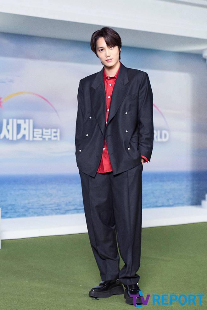 The group EXO Kai poses at the production report from Netflix original entertainment New World which was held online on the morning of the 17th.On the other hand, From the New World will be released on the 20th as a new concept virtual simulation containing the story of an unexpected event in the dream world, utopia, survival mission, confrontation, and reversal.