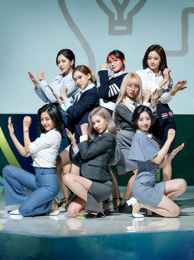 TWICE has released a surprise cut of its new song SCIENTIST (Scientist) music video behind the scenes.TWICE released its 3rd album Formula of Love: O + T=<3 (Formula of Love: O + T=<3) and the title song SCIENTIST at 2 pm on November 12, and conveys love energy to domestic and foreign fans.JYP Entertainment, a subsidiary company, released SCIENTIST movie behind-the-scenes image on the 18th and responded to the support of world wide fans.TWICE members who transformed into Love Research took a youthful pose in a pink set and showed off their charm with styling using glasses and suits.In addition, he showed a relaxed smile and a group dance, and showed his professional aspect and caught his eye.The regular third album title song SCIENTIST was joined by leading writers such as Tommy Brown, who made hits for several artists abroad, British singer-songwriter and pop star Anne Marie, and K-pop hit maker Shim Eun-ji.It attracted attention with its unique concept of TWICE LOVE LAB (TWICE Love Lab) and harmonized with the song and addictive melody such as Why do not you study me so much and not Einstein, why not so angle sin, cos.Meanwhile, TWICE will hold its first performance of TWICE 4TH WORLD TOUR III (TWICE 4th World Tour Three) at the KSPO DOME (Olympic Park Gymnastics Stadium) in Seoul, Songpa-gu, for three days from December 24th to 26th.They will continue their World Tour with five United States of America cities, including Los Angeles, Oakland, Dallas, Atlanta and New York, starting with Seoul in February 2022.In addition, we will add a concert venue in the future and meet with fans around the world to share a nice greeting. (Photo provision = JYP Entertainment