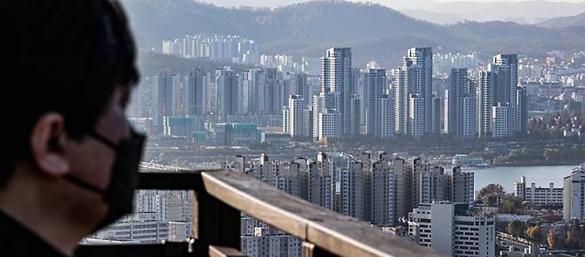 서울 중구 남산에서 바라본 용산구와 서초구 일대의 모습. /기재부