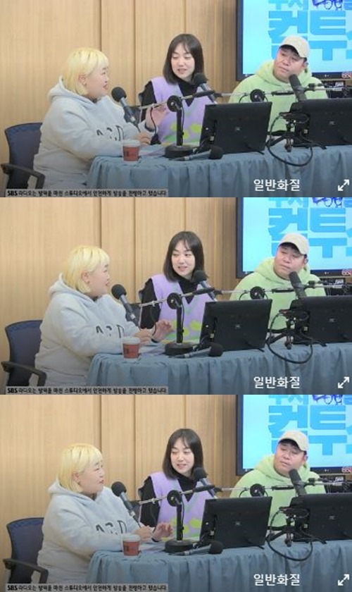 TV Cultwo Show Hong Yoon Hwa has lost 10kg to Diet, Confessions said.DJ Mun Se-yun, Lee Eun-hyung and Hong Yoon Hwa appeared in SBS Power FM Doosan Escape TV Cultwo Show (hereinafter referred to as TV Cultwo Show) which was broadcast on the afternoon of the 22nd, and they made a pleasant gesture.Kim Tae-kyun asked Hong Yoon Hwa, There is a jaw, and Mun Se-yun asked, There is a jaw. The second jaw is gone. What happened?Lee also admired this place has become sharp.I lost 10 kilograms than I did a month ago, Hong Yoon Hwa complained, and only Kang Jae-joon and Mun Se-yun are the ones who know.When I was one more time, my jaw touched my hoodie and my cosmetics were buried, he added, surprising himself.Today I came to eat a light mackerel, a light mackerel, a raked fish, and a kimchi stew.Ive had two with Kim Min-ki, he said. You can eat ten mackerels, but if youre salty, you can drink a lot of water.It is always delicious and drink a lot of water. 