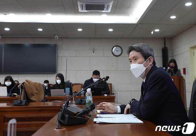 이인영 통일부 장관이 24일 오전 서울 종로구 남북회담본부에서 열린 출입기자단 간담회에서 질문에 답변하고 있다. 2021.11.24/뉴스1 © News1 신웅수 기자