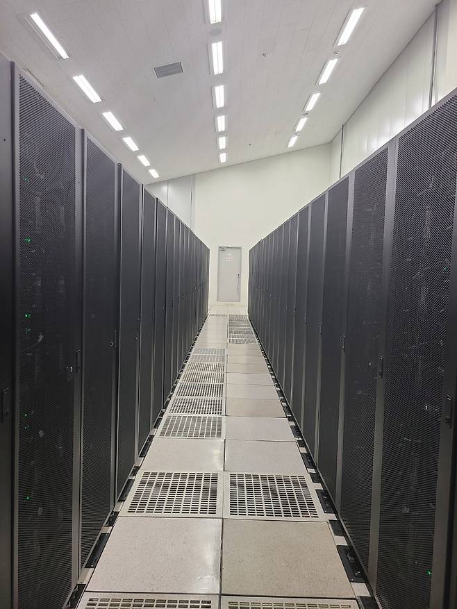 기상청이 올해 8월 부터 운영 중인 슈퍼컴퓨터 5호기. 채상우 기자