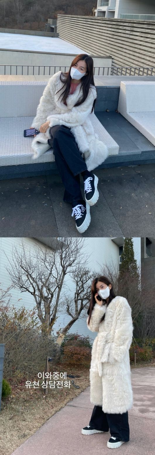 Actor Kim Sung-eun showed off his colorful fashion sense.Kim Sung-eun posted a picture on his personal Instagram story on the 25th with an article entitled Yu (Kindergarten) Counseling Call in the meantime.Kim Sung-eun, who is in the public photo, is out with his friends. Kim Sung-eun is showing luxurious and sensible fashion with wide pants and rich fur coat.In particular, Kim Sung-eun is a veteran mother with three children, so she is talking on the phone with a serious expression.Meanwhile, Kim Sung-eun is married to Jung Jo-gook, a soccer player, in 2009, and has two sons and one daughter.Kim Sung-eun SNS