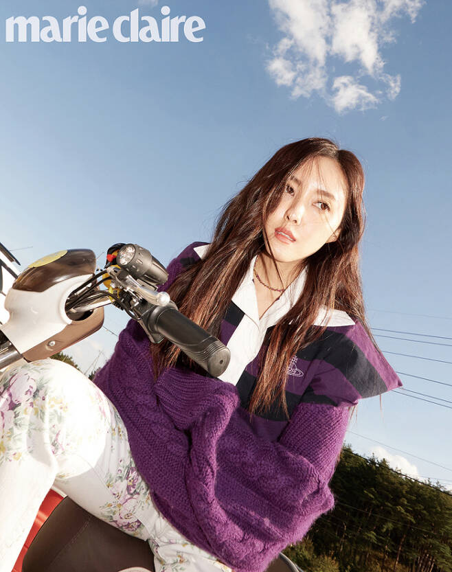 Group T-ara Hyomin showed off her beautyFashion magazine Marie Claire released a picture with Hyomin on the 25th.Hyomin in the public picture shows a unique sense and a sensual figure by matching a black one piece and a necklace.In addition, purple-colored Piquet T-shirts and bolero knits show their trendy senses perfectly and emit sporty charm.Throughout the filming, Hyomin has improved the perfection of the picture with various emotional performances and eyes that match the concept of the picture, and showed a professional appearance that leads the scene atmosphere with positive energy.More pictures and interviews with Hyomin can be found in the December issue of Marie Claire and the Marie Claire website.