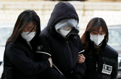 강동구 천호동 자택에서 3세 아이를 때려 숨지게 한 혐의를 받는 30대 의붓어머니 이모씨. 연합뉴스