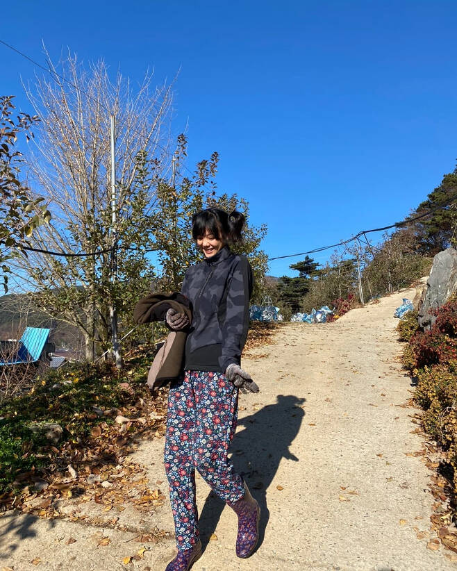 Actress Go Eun-ah also digested the floral pants with beauty.Go Eun-ah posted a picture on his 27th day, saying Jangseong through his instagram.The photos show the daily life of Go Eun-ah in Jangseong; Go Eun-ah, who is showing comfortable housework, floral pants, and Jangseong fashion wearing boots here.She is showing a shy, neat smile, and her cute daily life, such as a natural hairstyle, attracts attention.In particular, Go Eun-ah, who is proud of Leeds beauty due to the success of 12kg weight loss and hair transplantation, boasts a unique proportion of beauty from afar and has focused his attention.On the other hand, Go Eun-ah has been working with his younger brother Mir on the YouTube channel Bangane and has been communicating with fans.