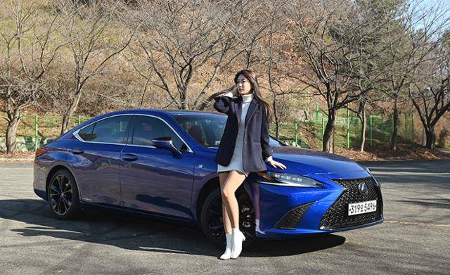 렉서스 ES 300h F 스포츠를 만난 특별한 손님, 유다연