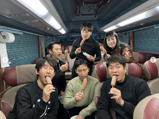 Actor Lim Ji-yeon left a pleasant memory as he greeted the stage with Actors appearing in Spiritwalker.Lim Ji-yeon posted a picture on his bus on his SNS on the 27th, along with an article entitled #Spiritwalker # Hotdog to the theater if you are curious about the hot dog.In the photo, Lim Ji-yeon, Seo Ji-yeon and Seo Hyeon-woo are making a humorous look with hot dogs.The harmonious chemistry of the Spiritwalker team is shining.Spiritwalker is a tracking action in which a man waking up from another persons body every 12 hours, losing his memory, struggles to find the real self who has been targeted by everyone.Spiritwalker starring Yoon Kye-sang, Lim Ji-yeon, Park Yong-woo and Park Ji-hwan has released the last 24 Days and has been the top pick of the Chicken Little