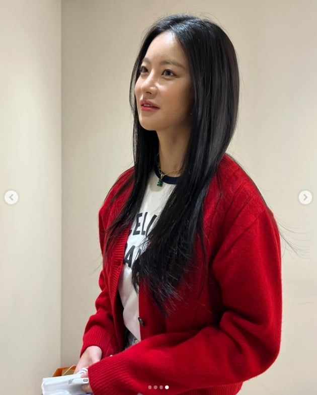 Actor Oh Yeon-seo has revealed his current status.On the 1st, Oh Yeon-seo posted several photos on his instagram without any comment.It contains a picture of Oh Yeon-seo standing in front of a white wall in the public photo and making a shy expression.On the other hand, Oh Yeon-seo confirmed the appearance of KBS 2TV new Drama Min-nam Party.Photo: Oh Yeon-seo SNS