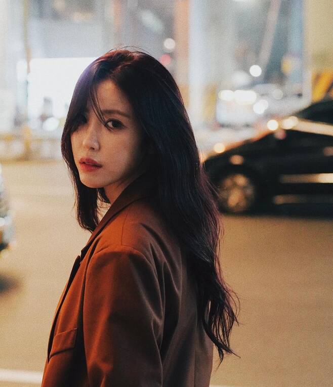 Jun Hyoseong, a group secret, showed off his beautiful visuals and focused on netizens.On the afternoon of the afternoon, Jun Hyoseong posted several photos with the article Night through his personal instagram.In the open photo, Jun Hyoseong took pictures with various expressions, especially his beautiful visuals, which attracted the viewers admiration.The netizens who saw this had various reactions such as My sister is so beautiful, My sister is good, Culture is good.iMBC  Photo Source Jun Hyoseong Instagram