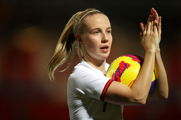 잉글랜드 여자축구대표팀은 1일 영국 동커스터의 킵모트 스타디움에서 열린 라트비아와 2023 국제축구연맹(FIFA) 여자 월드컵 유럽지역 예선 D조 6차전 홈경기에서 20-0 대승을 거뒀다. 로이터 연합뉴스