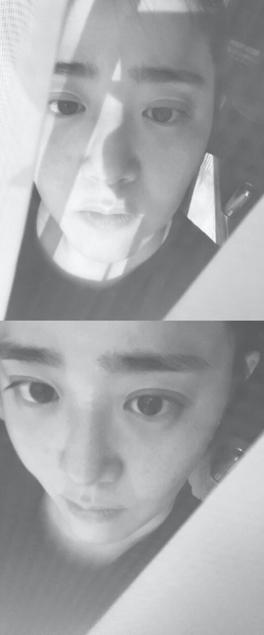 Actor Moon Geun-young has released a black and white selfie.Moon Geun-young posted a picture on his personal instagram on the 2nd, with an article entitled There is something lacking ... deficiency and deficiency. What am I doing?Moon Geun-young, who is in the public photo, is taking a self-portrait with a black and white effect.Moon Geun-young, 35, boasts a clear skin without any blemishes even in a non-toilet person, and even in his 20s, he is attracted to his beauty.On the other hand, Moon Geun Young will appear in KBS drama special 2021 single-act drama Memory of the Year scheduled to be broadcast in December.Moon Geun-young SNS