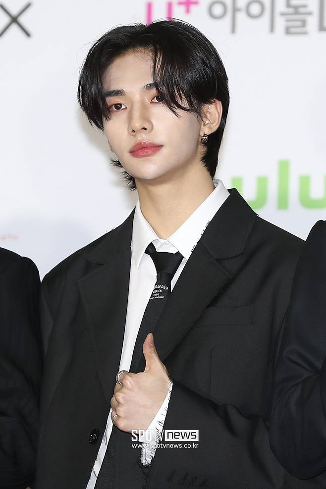 2021 Asian Artist Awards (2021 Asia Artist Awards, AAA) red carpet event was held at KBS Arena in Hwagok-dong, Seoul Gangseo-gu on the afternoon of the 2nd.Stray Kids Hyunjin poses