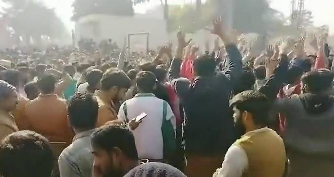 파키스탄서 또 신성모독 집단 난동…외국인 불태워 죽였다. 트위터 캡처