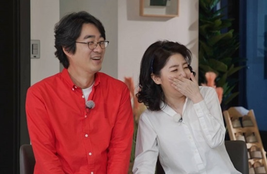 On SBS All The Butlers, which will be broadcast on the 5th, Yeo Esther and Hong Hye-geol, who are the representative doctors and couples of South Korea and the health mentor of the whole nation, appear as masters.As the South Korea representative health master, they will give generous information on health in their lives, which could not be heard anywhere, such as the honey tip that can enhance their immunity, and the secret to preventing the Hair loss, which is the biggest concern and concern of modern people regardless of gender.At the shooting scene, the two masters shocked all members with a surprise statement that one of the four members can die of cancer from the beginning of the talk.The masters then talked about cancer, the number one disease in the nation, easily and interestingly, and made the members ears listen.Yeo Esther and Hong Hye-geol then confirmed the health status of the members through the Simple Immunity Test, which viewers can easily follow.However, the unexpected test method did not hide the embarrassment from the beginning.On the other hand, the couple showed a professional appearance by evaluating the members immunity with a serious appearance unlike the embarrassed members.I wonder what the members surprise Immunity test is and what the results will be.In addition, Yeo Esther and Hong Hye-geol strongly recommended Plank, which doctors recommend as the best Exercise, to the members, and the surprise plank confrontation between Master Hong Hye-geol and Lee Seung-gi was unfolded.The two men showed a perfect plank posture and surprised everyone by playing a confrontation under the circumstances. They are expecting who will win the plank confrontation that can not predict the result.South Koreas representative health master Yeo Esther, Hong Hye-geol couples surprise Immunity test and Hong Hye-geols flank confrontation with Lee Seung-gi will be unveiled at All The Butlers, which will be broadcast at 6:30 pm on May 5.Photo: SBS All The Butlers