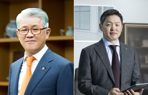 최신원(왼쪽) SK네트웍스 회장과 그의 장남 최성환 SK네트웍스 사업총괄./SK네트웍스 제공