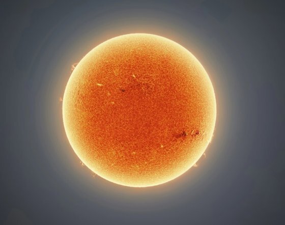 미국 캘리포니아 출신의 천체 사진작가 앤드루 매카시가 찍은 태양의 모습. [앤드루 매카시 인스타그램(@cosmic_background) 캡처]