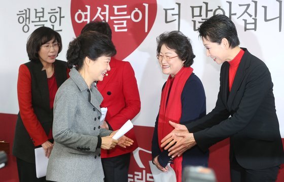 2012년 대선 당시 박근혜 새누리당 대선후보와 김성주 공동선대위원장(오른쪽). 중앙포토