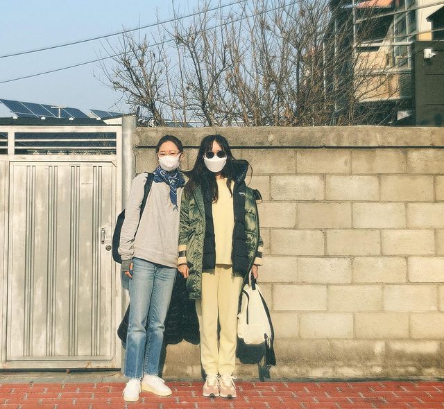 Actor Gong Hyo-jin has started out with Eom Ji-won on a ranch trip.Gong Hyo-jin posted a picture on his instagram on the 8th with an article entitled Sister, lets brush your hair.In the public photos, Gong Hyo-jin and Uhm Ji-won, who visited the Gochang ranch in Jeonbuk, are posing side by side on the streets.Despite the comfortable clothes, the fashion sense of the two stylish people attracts attention.The two also released photos of peaceful scenery of ranches such as sheep, goats, and rabbits, which made them cute and cute.On the other hand, Gong Hyo-jin is appearing in KBS2 environmental entertainment From Today to Harmless, and Uhm Ji-won met with the audience with the movie How to Do it: Again released in July.Gong Hyo-jin Instagram