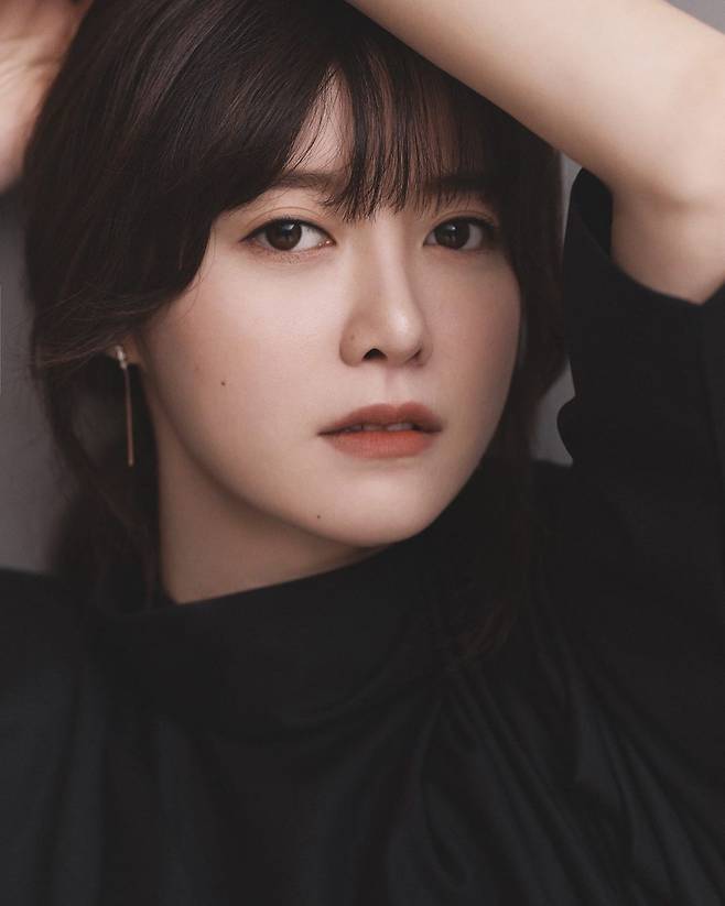 On the 7th, Ku Hye-sun said to his instagram, My dear Friends who were willing to break up the busy, do my homework, walk on Campus, eat rice, and listen to my drunken (to World to the universe).It is truly glorious that you can meet you who are living in an era, but you can create new things and study together. I am already full of your presence, and I am grateful to find other possibilities in me, he said. Lets work together until the end of the vacation.If you are lucky, lets share sushi again in a restaurant in front of the school. In the photo, there is a paper trail and a poem to the students.On the other hand, Ku Hye-sun took a timeline for marriage through a private divorce with Ahn Jae-hyun in July last year. Since then, he has been active in various fields such as broadcasting, exhibition, film and music.Im having a grieving night ahead of my final exam tomorrow...Love Letter to my dynamics.MZ generation Friends who are attending Sungkyunkwan University with me. These nasty debaters. But my strangely boring dynamics.My dear Friends who were willing to split the busy, do my homework, walk on Campus, eat rice, and listen to my drunken (turning around World to space) chatter!The fact that you can meet you, who are living in a different generation but are living in an era, like fate, create new things and study together...is truly honored.I am already full of you. I have found other possibilities in me.Thank you.Its about to be a vacation, so lets all work out until the end.(Ill share a poem you showed me in class....)And...Im asking you for the new semester.(If youre lucky, lets share sushi again in the restaurant in front of the school!)Photo = Ku Hye-sun SNS