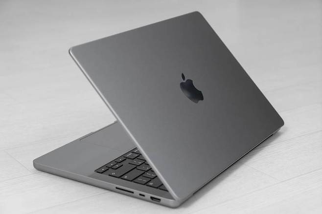 애플 맥북 프로 14. 출처=IT동아