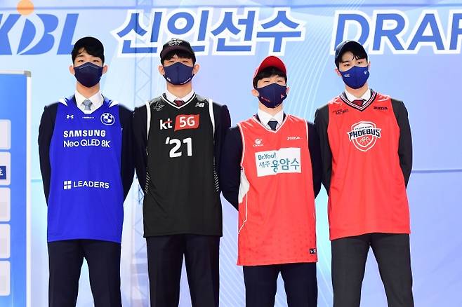 2021-22시즌 프로농구 신인 1~3순위인 삼성 이원석, KT 하윤기, 오리온 이정현(왼쪽부터)