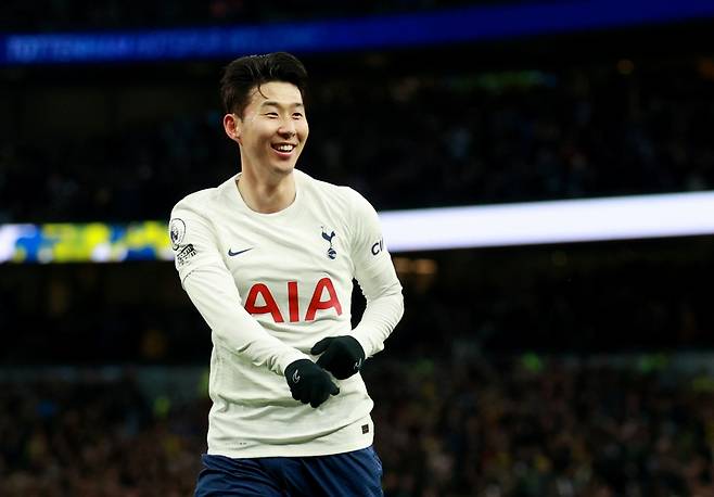 토트넘이 유럽축구연맹(UEFA) 컨퍼런스리그에서 스타드 렌을 무조건 잡아야 플레이오프 무대를 밟을 수 있다. 사진은 지난 5일(한국시각) 잉글랜드 프리미어리그(EPL) 노리치 시티전에서 골 세리머니하고 있는 손흥민. /사진= 로이터