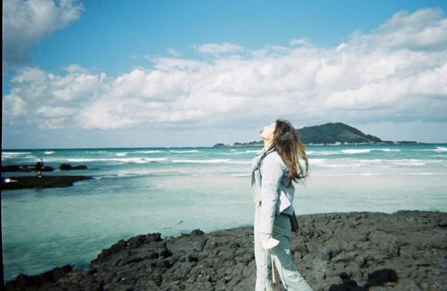 Yezi posted a V-log notice through Insta.On the afternoon of December 11, ITZI Yezi released a photo taken on Jeju Island through the official ITZI Instagram.With his eyes closed and his body cooled, the picture of Jeju Islands blue sky and sea background showed a refreshing feeling.He posted a V-log upload in the post, saying Yezis VLOG in Jeju ITZI-DO.Unlike the charismatic appearance on the stage, it showed a cute figure in the form of Kuanku and showed a ratio of 8th height of a big height.The vintage film texture further highlighted his charm.He gave a refreshing Feelings with a long straight hair and a slightly braided hairstyle, and he gave a hip Feelings with a comfortable padding and a mask.Fans cheered Yezis active activities, saying, How many bodies are my sister now MAMA?, My sister, I am so good to see the picture, so I broke the wall.On the other hand, Yezis V-log is different from the appearance on the stage, and it is simple and hairy and communicates with fans.ITZI Official Instagram