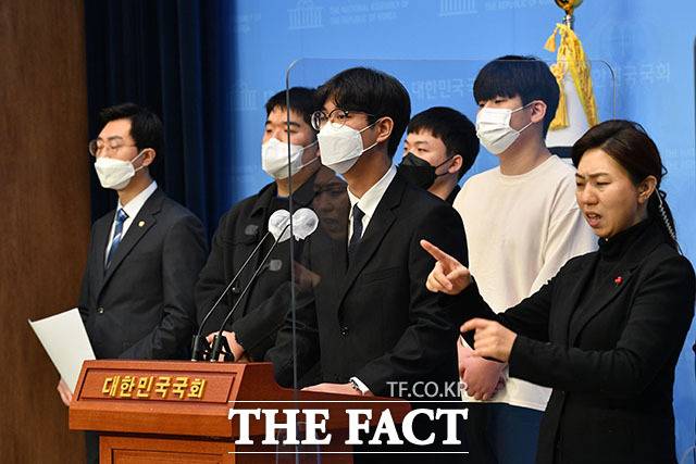 정인 군은 기자회견 당시 이 대표가 국민의힘 당대표 취임 당시 강조했던 '공존'의 가치는 잊은 채 갈라치기성 발언으로 구태를 반복하고 있다고 지적했다. /남윤호 기자