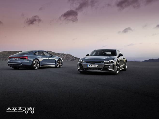 아우디 e-트론 GT(왼쪽)와 아우디 RS e-트론 GT