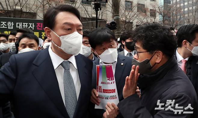 15일 오전 한국노총 간담회를 위해 서울 여의도 한국노총을 찾은 국민의힘 윤석열 대선후보. 윤창원 기자