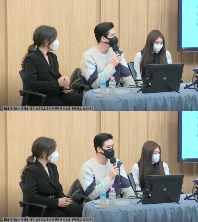Lee Jang-woo reveals that Mothers opposition has lost the pink with volleyball player Kim Yeon-koung.In the section of SBS Power FM Dooshi Escape TV Cultwo Show (hereinafter referred to as TV Cultwo Show) and Special Invitational broadcast on December 16, singer Hwang Chi-yeol joined as a special DJ, while Shin Young-sook, Lim Hye-young and Lee Jang-woo, the main characters of the musical Rebecca, appeared as guests.Lee Jang-woo said, I am giving CheeringSMS because I am too fan, not often, when asked if he is in contact with volleyball player Kim Yeon-koung.