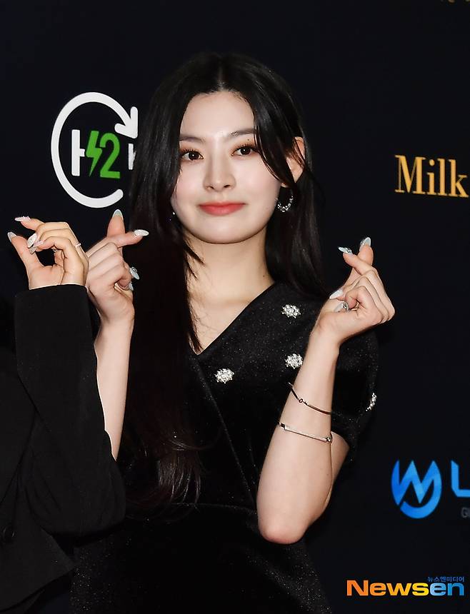On the afternoon of the 19th, the 16th Korea H-Two Alliance Asia Model Awards event with Woods Nex was held at the 2nd SETEC Exhibition Hall in SeoulSTAYC (SUMIN, Sieun, Aisa, Se-eun, Yun, and Jaei) attend and pose on the day.