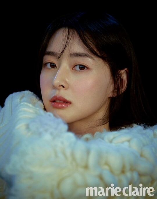 An interview with a pictorial from Actor Kwon Nara, who is not afraid of a new challenge, has been released.Kwon Nara in the public picture perfectly digests sensual styling such as sophisticated black long dress, concise white dress, dot pattern ivory pleat dress in beautiful and elegant atmosphere.Throughout the filming, Kwon Nara has improved the perfection of the picture with various Feeling Acting, instant immersion and charisma that fit the pictorial concept, and showed a professional appearance that leads the scene atmosphere in a cheerful manner.In the following interview, Actor Kwon Nara said that he learned courage through Sangwoon ahead of the first broadcast of Drama Irreplaceable You Sal.There are many Actors through roles; I feel a little change myself by Acting Sangun; I learned courage through the Sangun facing each moment without avoiding difficulties, he said.He then expressed his affection and desire for Acting, saying that he was trying to open his mind in the process of Acting. My heart must open first to do anything.You can understand it by opening your mind and accept the opinions of others.Especially, I try to accept and absorb a lot in the field. He expressed his serious thoughts and attitudes as an actor.On the other hand, TVN Saturday Drama Irreplaceable You Sal starring Kwon Nara is broadcast every Saturday and Sunday at 9 pm.