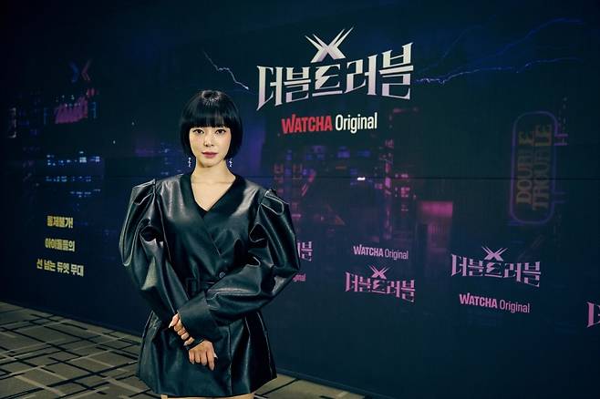 ▲ 초아가 21일 왓챠 오리지널 '더블 트러블' 제작발표회에 참석해 포즈를 취하고 있다. 제공|왓챠