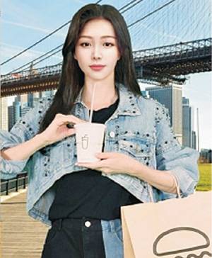 롯데홈쇼핑이 자체 개발한 가상모델 ‘루시’는 22일 쇼호스트로 데뷔했다. 롯데홈쇼핑 제공