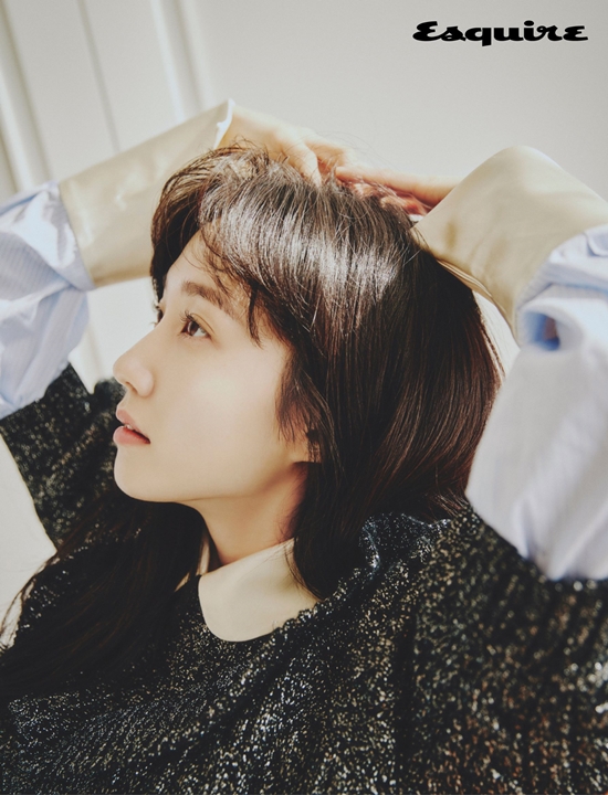 The mens Esquire released a picture of the January 2022 issue with Park Eun-bin.The photo, which was released under the copy of Park Eun-bins Other Faces, is said to have sought to capture the charm unique to Park Eun-bin, who is neat and hard, and also secretly sensitive to Jangdeuk.Park Eun-bin in the public photo shows a natural pose and expression as if he is actually on holiday in a comfortable fit.It is the back door that the laughter did not stop on the set because of the atmosphere that naturally produces the smile, the blank expression, the serious expression, and the playful expression according to each costume and situation.In the following interview, the hard yet lovely charm of the Park Eun-bin actor is revealed.First of all, I was satisfied with the recent love of Drama The Kings Action, saying, I think I have done something I have not done before.Acting the king was a dream that I had never dreamed of, but from the moment I read the script, I received Feelings, which started a very new RO WOON dream.In particular, she said that if she is immersed in the situation and sincerely Acting, she seems to have a strange face for herself. She said that she felt the best when she thought Thats Whips face when she saw The Kings Action.In addition, I can get a glimpse of various topics in the interview, including the story I shared with the actor RO WOON who filmed The Kings Affaction, the moment I became convinced of the Acting, and the expectation for the next film Wird Lawyer Jung Wooyoungwoo.Meanwhile, the royal romance drama The Kings Affaction starring Park Eun-bin was in the top 10 of Netflixs global popular films, exceeding the highest audience rating of 12 percent.The next film is waiting for the release of the movie witch2, and recently it has started filming the drama Weird Lawyer Jung Wooyoungwoo scheduled to air on Netflix.Park Eun-bins pictures and interviews can be found in the January 2022 issue of Esquire, and some of them can be previewed on the Esquire website.You can also see the video content Comment Interview, which answers fans questions one by one on the Esquire YouTube channel.Photo = Esquire