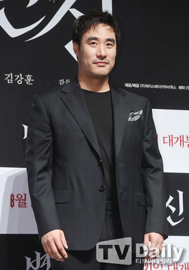 Actor Bae Seong-woo decided to return to the screen a year after entering Self-restraint over Drunk driving controversy.But public opinion is only chilly in the return of Bae Seong-woo.Bae Seong-woo was caught in a drunken crackdown in Sinsa-dong, Gangnam-gu, Seoul last November, with blood alcohol concentration of more than 0.08% at the time of the seizure, which is the level of license cancellation.SBS Drama, who was appearing at the time, got off at the Flying Gocheon Yong, and Jung Woo-sung, the same agency actor, was replaced and finished the play.After news of Drunk driving was announced, Bae Seong-woo apologized through his agency, saying it was my fault, which is indispensable to excuses and excuses.Since then, Bae Seong-woo has had self-restraint time and was fined 7 million won for driving Drunk under the Road Traffic Act at the Seoul Central District Court in February this year.A year after entering Self-restraint, Bae Seong-woo returns to the screen with the film Unspeakable Secret.The movie Unspeakable Secret is a remake of the Taiwanese film of the same name released in 2008. It is a fantasy romance film that begins when a former piano genius meets a girl who plays mysterious music in an old practice room.Earlier, Actor D.O. Won Jin-ah confirmed her starring role; Bae Seong-woo is known to play the role of D.O.s father and teacher in the play.In this regard, the artist company said, I decided to appear after a long time of trouble, he said. I am still reflecting on the wrong thing.I will go back to the beginning and sell myself to Acting. Drunk driving has caused various incidents, and Drunk driving is spreading the social perception that it is a murder act, and there is a public criticism of Bae Seong-woos return.In addition, criticism continues in that it is a return after the relatively short self-restraint period.Moreover, Bae Seong-woo also pointed out that he had a sudden dismay at Drama, which is appearing as Drunk driving, and the public is uncomfortable with his return.As the entertainers who have been controversial due to Drunk driving have been returning through the self-restraint period, the public is antipathy about the return of Drunk driving entertainers.Among them, there are concerns that the return of Bae Seong-woo may signal the return of celebrities who are currently self-restraint by Drunk driving.Self-restraint does not mean that Drunk driving is not lost, but Bae Seong-woo decided to return.It remains to be seen whether public animosity will be offset by the idea of returning to the beginning and selling out to Acting.