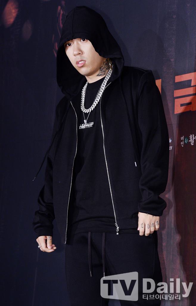 Rapper Dok2 (real name Lee Jun-kyung and 31) lost a lawsuit against Noble Metal.Judge Ahn Hong-joon, a 6-member civil servant in the southern part of Seoul, Judgmented One in a lawsuit filed by a jeweler A company operator Kimo against Dok2 on May 21.The court said on the day that Dok2 should pay about 41.2 million One in unpaid payments and interest; the Judgment will be finalized and closed two weeks later.Earlier, Kim sued Dok2 for visiting the United States of America LA store in September 2018 and buying 240 million one gold rings and gold necklaces and then some unremitted balances.Meanwhile, Dok2 took part in the Circus of Dynamic Duo in 2005 and set foot in the music industry.Since then, he has been recognized in the hip-hop industry for his steady activities. Since then, he has established hip-hop label Illinear Records with rapper The Quiet.In addition, he was recognized as a producer of the year in the Hip-Hop Playya Awards in 2012, in recognition of his outstanding production ability.In particular, he has collected a lot of topics with luxury life, such as revealing foreign cars and super luxury houses that sell hundreds of millions of ones through various broadcasts and SNS.However, due to health problems including panic disorder, he temporarily suspended his 2018 November activities and came down from his 2019 November Illinere Records position.Then, in February last year, Ilynare Records left, and Ilynare Records closed in early July of that year.Dok2 is now known to be staying in United States of America, and released a new song Culture in April, even when it was accused.Recently, he announced his appearance as a judge on the web entertainment survival program Drop The Bit produced by rapper Superbi.