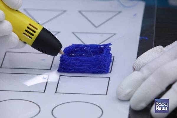 창의력 교구로 가정에서 많이 사용되고 있는 3D펜에서 유해물질이 나온다는 주장이 제기됐다. 최대성 기자 ⓒ베이비뉴스