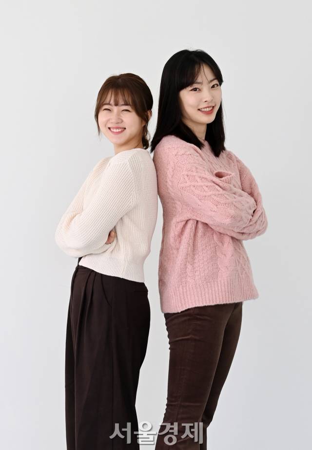 웹드라마 ‘좋좋소’에서 이예영 역으로 활약한 배우 진아진(좌)과 이미나 대리 역의 배우 김태영(우) / 사진=권욱 기자