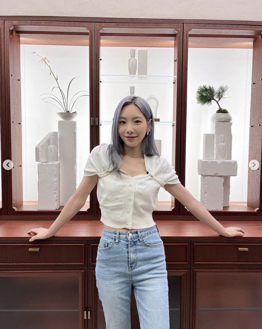 Singer Taeyeon showed off her beauty of shining the venueTaeyeon left a picture on his SNS on the 26th with an article entitled The Day He Arrives.In the photo, Taeyeon is wearing a short-sleeved top and jeans, showing a comfortable but refreshing charm: Taeyeons dyed hair and cute smile made the viewer admire.On the other hand, Taeyeon is appearing on tvN Amazing Saturday - Doremi Market.