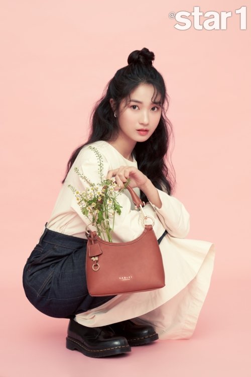 The popular Kim Hye-yoon showed off her refreshing charm.Kim Hye-yoon led the praise of the staff by launching a variety of charms such as Lovely, Sang-goo, and Sik, while filming at Style January issue and photo shoot.Kim Hye-yoon, who is currently serving as Kim Joy, a divorcee in the Joseon Dynasty, who is attracted to TVNs drama Assa and Joy, and offers vitamins to the house theater, said, I was worried about the modifier Vita Joy.I did a lot of research on how to look bad and tough, so I came up with a bright and positive energy Vita Joy Kim Hye-yoon, who showed a pale-colored act through various works, tries to transform into an extraordinary act once again through the movie Girl in the Bulldozer which is about to be released.Most of the ambassadors were abusive, he said, and the role that expressed the maximum level of radicality I could express.Kim Hye-yoon, who was reborn as a popular actor through JTBC SKY Castle and MBC How I Founded It.Kim Hye-yoon, who says, I still think I have a long way to go, said, I think I am overconcerned now.I will be an Actor who works harder, he promised.