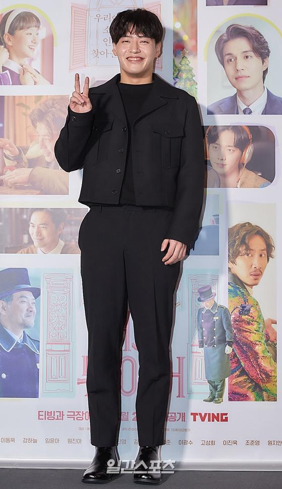 Actor Kang Ha-neul attended the premiere of the movie Happy New Year at CGV Ipark Mall in Yongsan-gu, Seoul on the afternoon of the 27th.